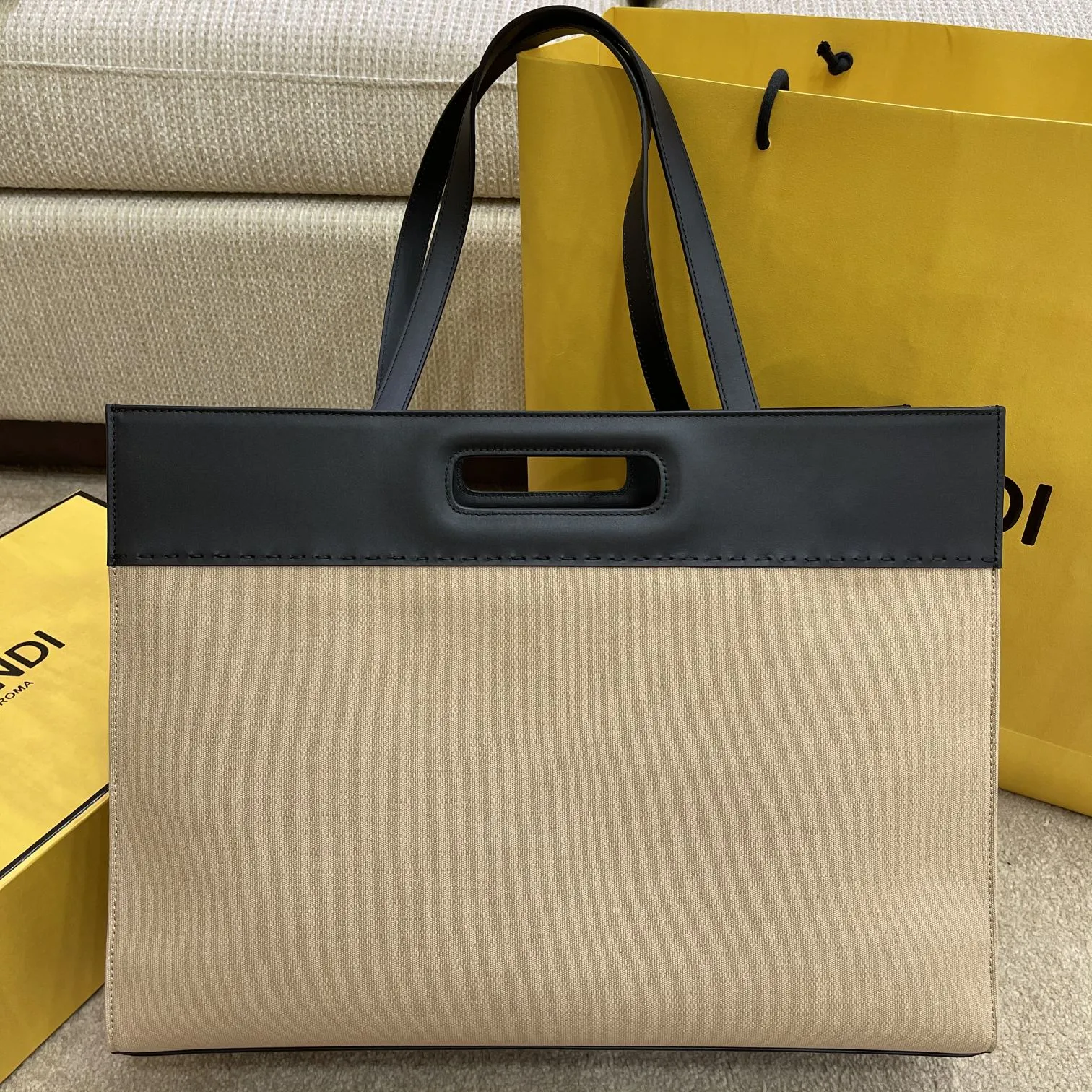 FI Canvas Tote Bag Cream/Black For Women, Women&#8217;s Handbags 18.1in/46cm FF 7VA480