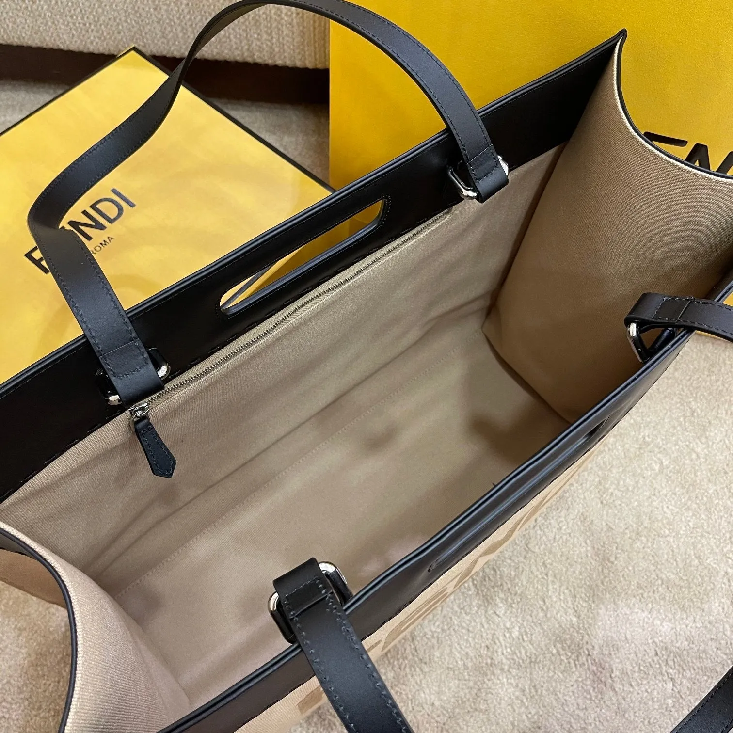 FI Canvas Tote Bag Cream/Black For Women, Women&#8217;s Handbags 18.1in/46cm FF 7VA480